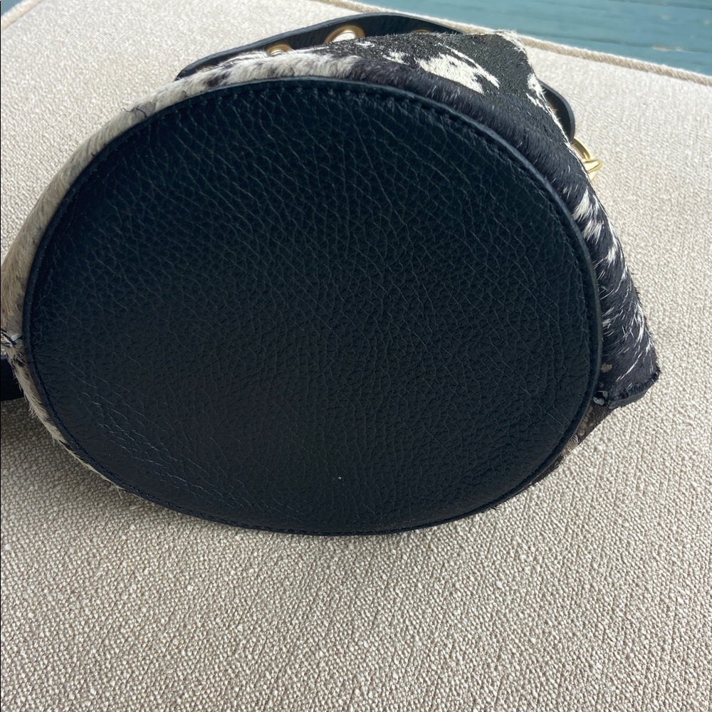 Beautiful‎ Genuine Leather & Pony Hair Bucket Bag. Gold hardware. - Picture 5 of 7